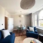 Redland Suites - Apartment 6