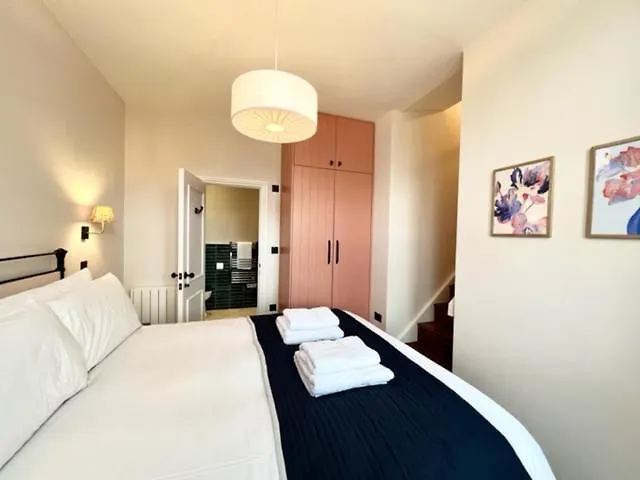Redland Suites - Apartment 6